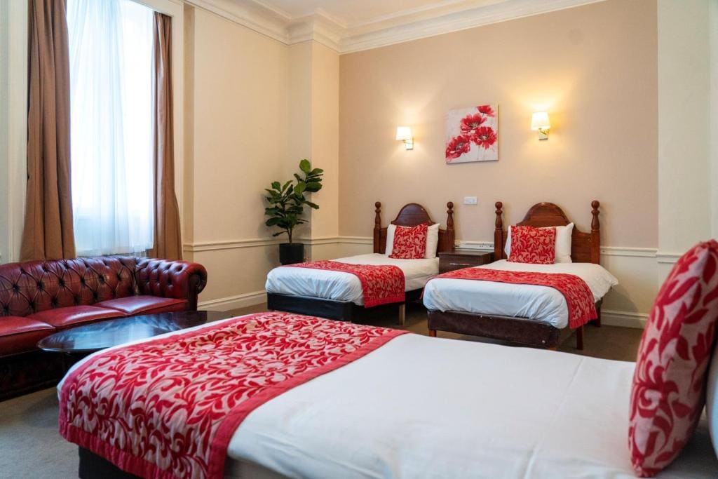 Standard Triple Room room - Image 3
