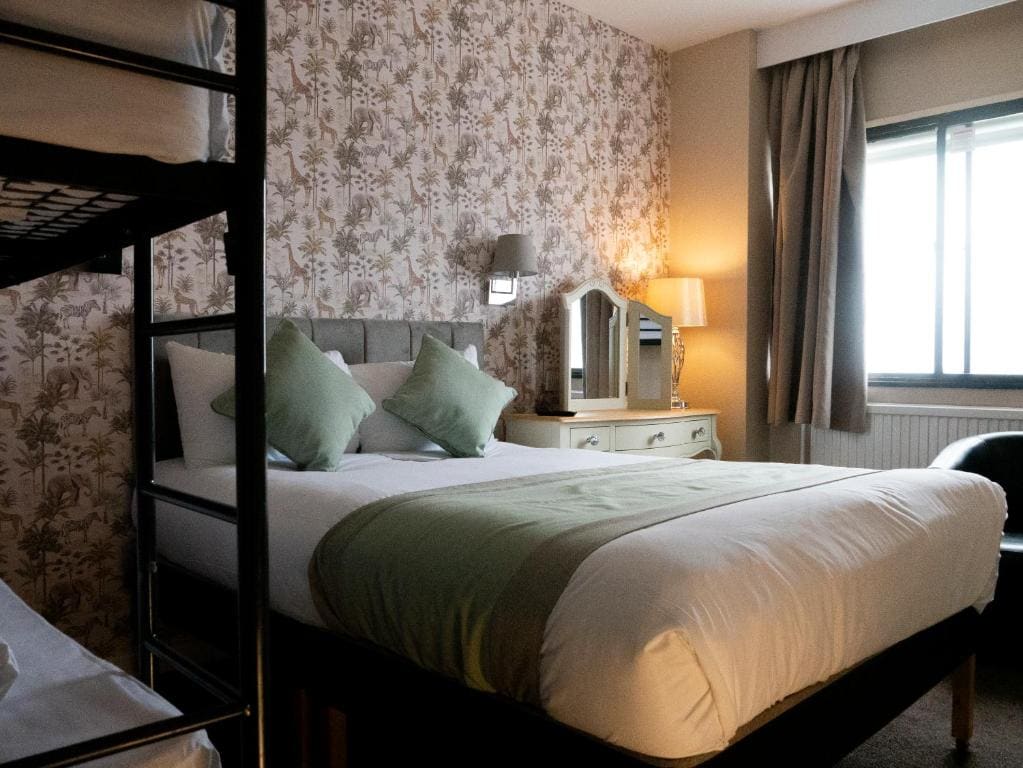 Family Room room - Image 2