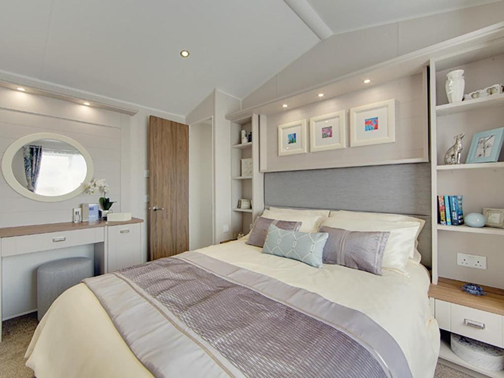 4 Berth Superior Caravan Pet Friendly room - Image 1