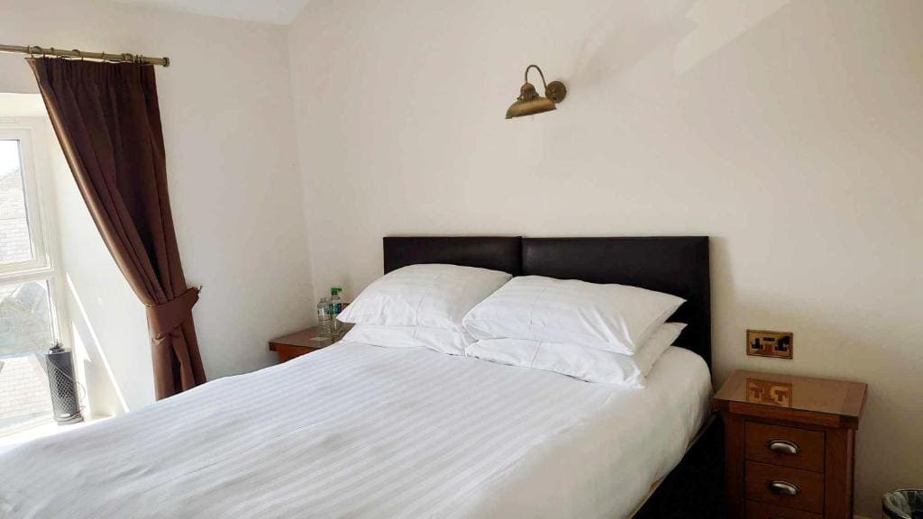 Double Room with Sea and Mountain View room - Image 3