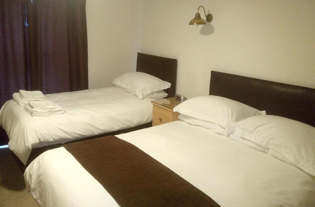 Triple Room with Sea and Mountain View room - Image 1
