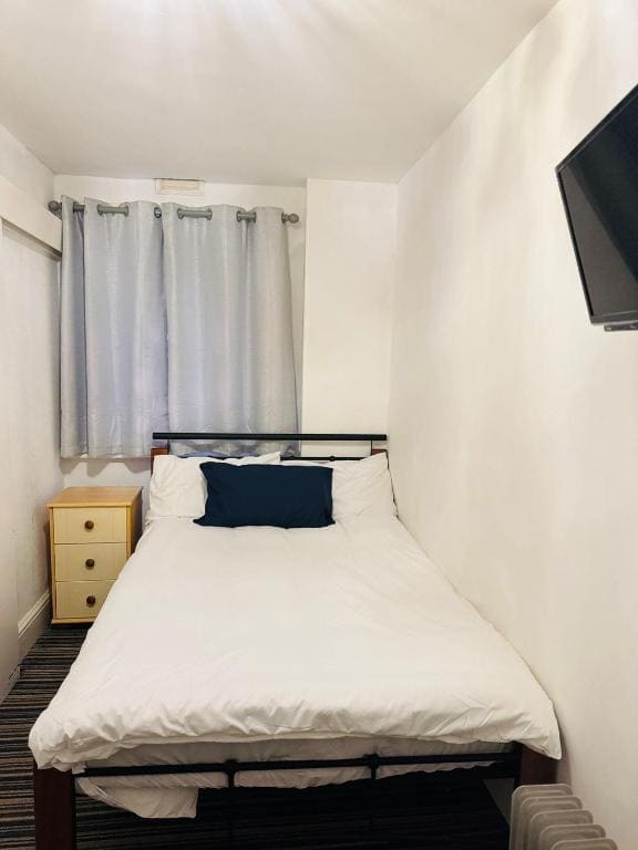 Double Room with Private Bathroom room - Image 3
