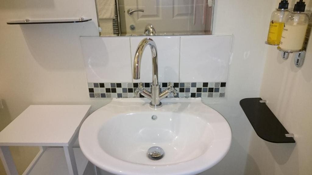 Double or Twin Room with Shower room - Image 1