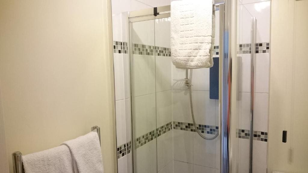 Double or Twin Room with Shower room - Image 2