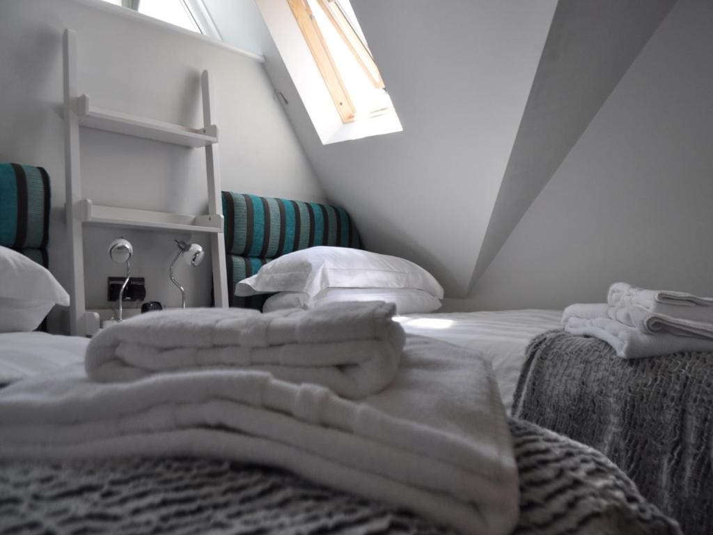 Deluxe Twin Room room - Image 1