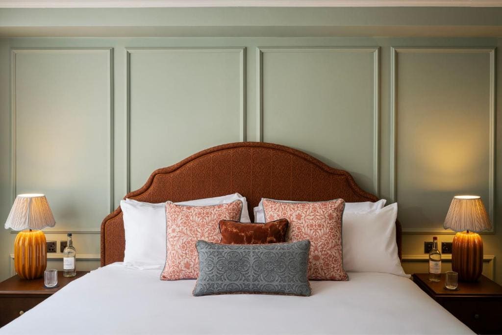 Windsor Junior Suite room - Image 3