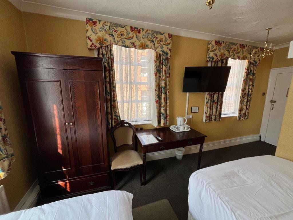 Standard Triple Room room - Image 3