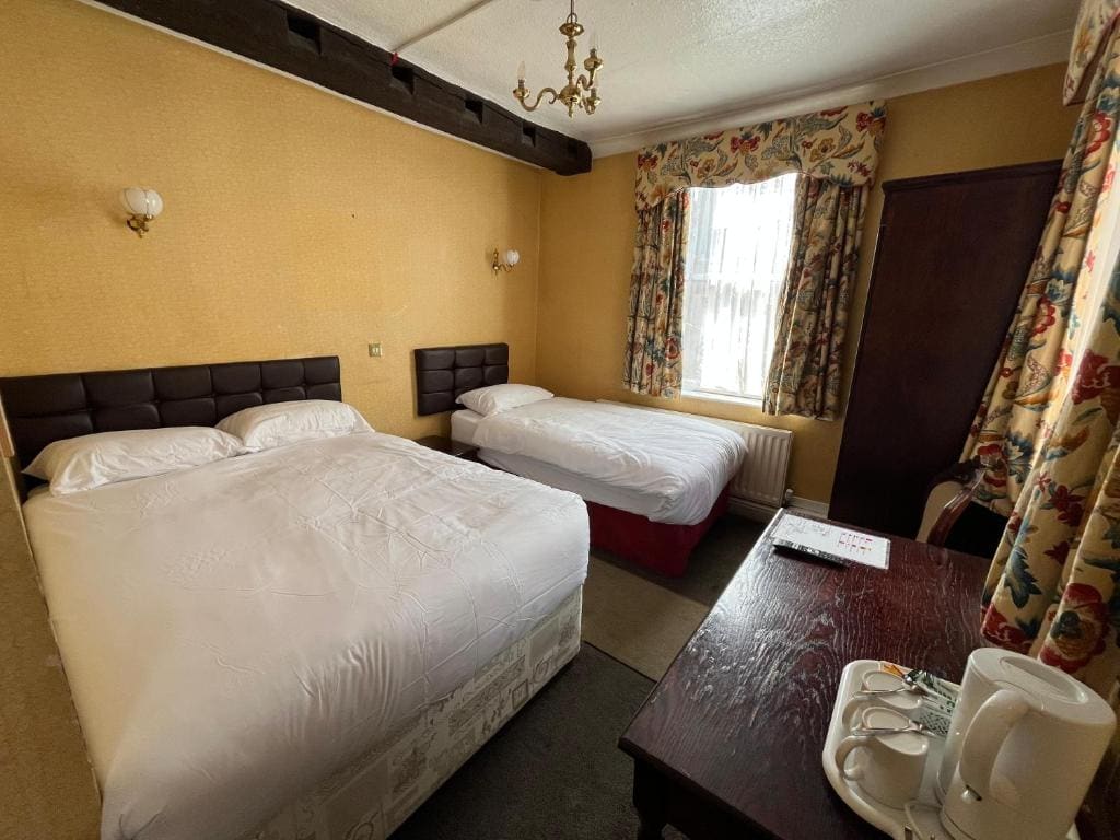 Standard Triple Room room - Image 2