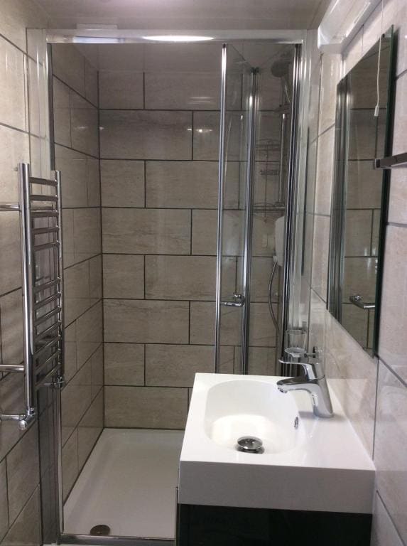 Standard Suite with Private shower and toilet room - Image 3