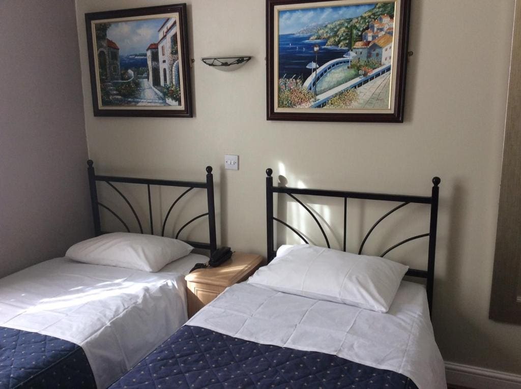 Double Room with Private Bathroom room - Image 3
