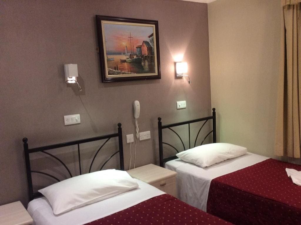 Twin Room with Private Bathroom room - Image 3