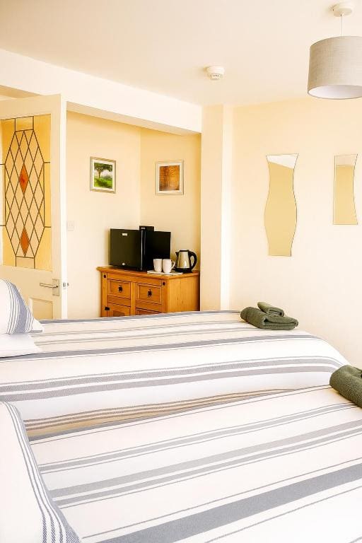 Standard Twin Room room - Image 1