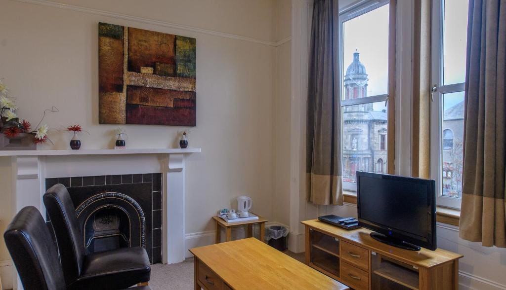Deluxe Double Room with Shower room - Image 2