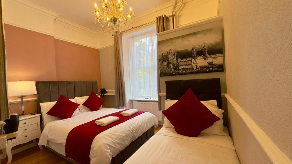 Standard Triple Room room - Image 3