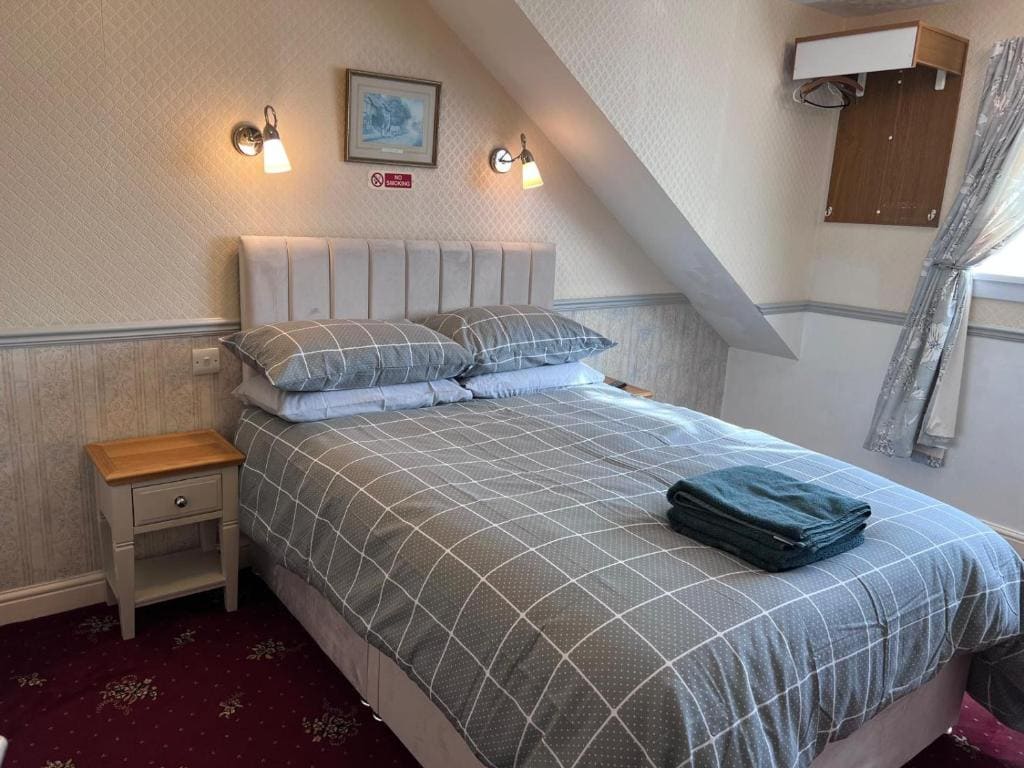 Small Double Room room - Image 3