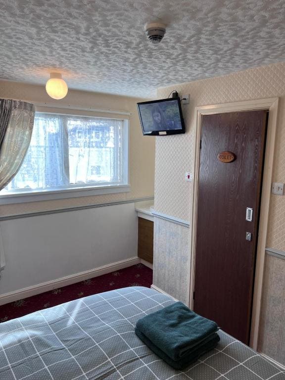 Small Double Room room - Image 2