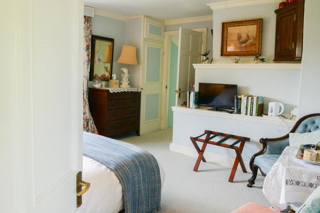 Deluxe Double Room with Bath room - Image 3