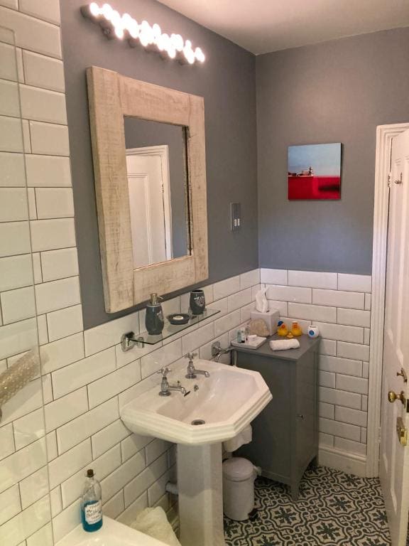 Double Room with Private Bathroom room - Image 3