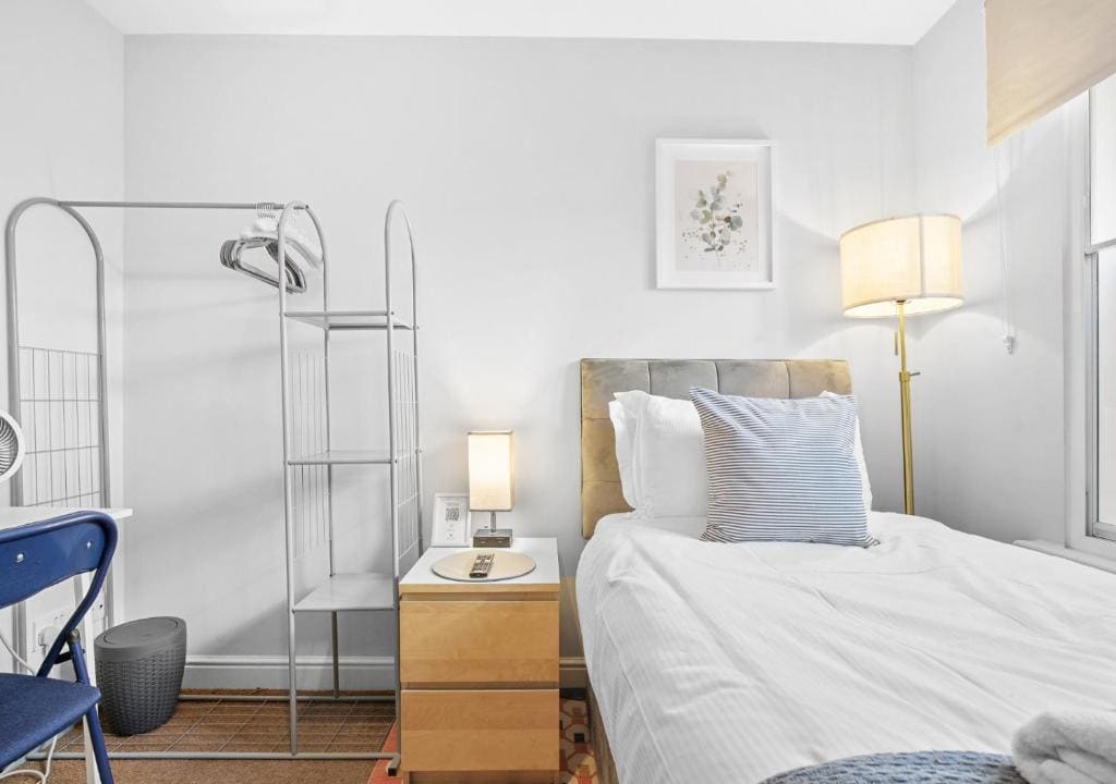 Room room - Image 1