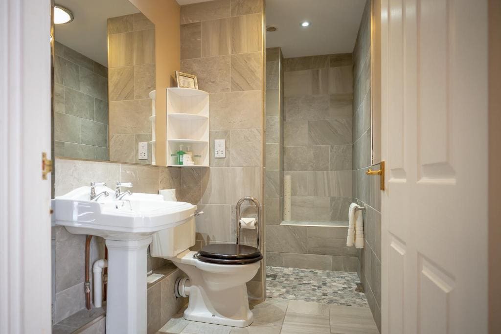 Standard Double or Twin Room room - Image 2