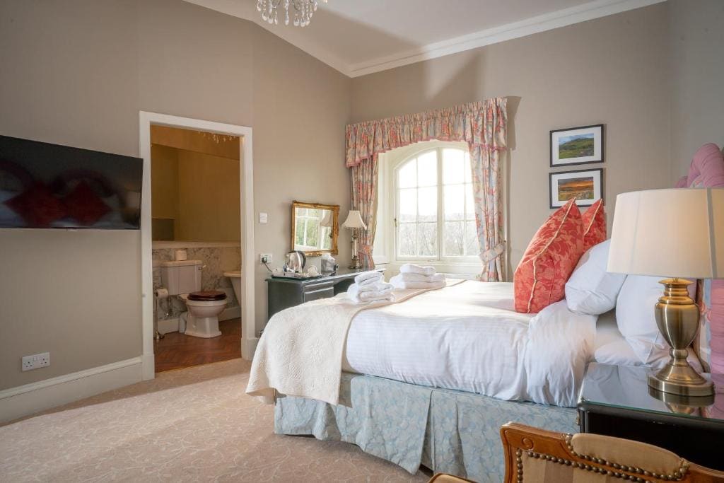 Superior Deluxe Double or Twin Room room - Image 2