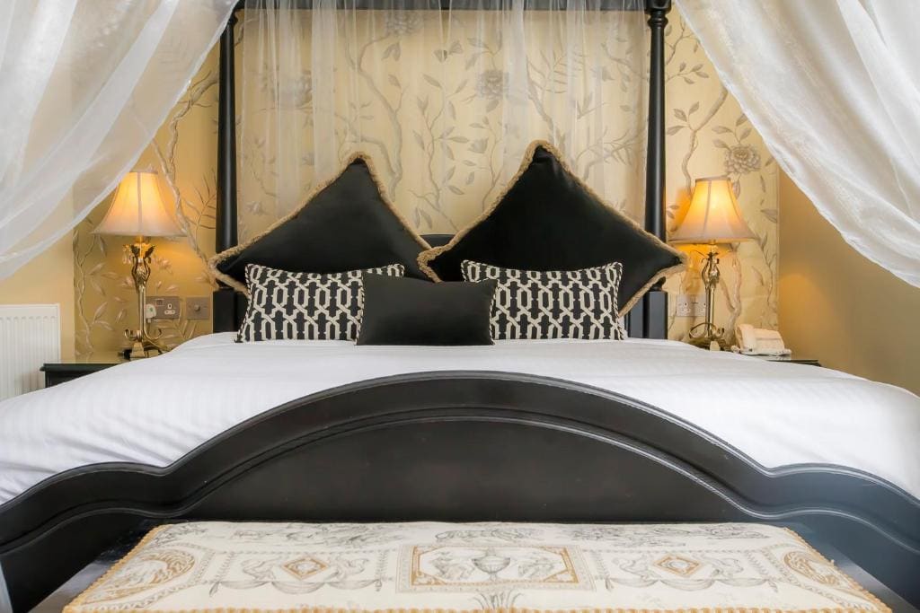Deluxe King Room room - Image 2