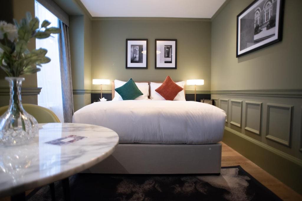 Deluxe King Room room - Image 3