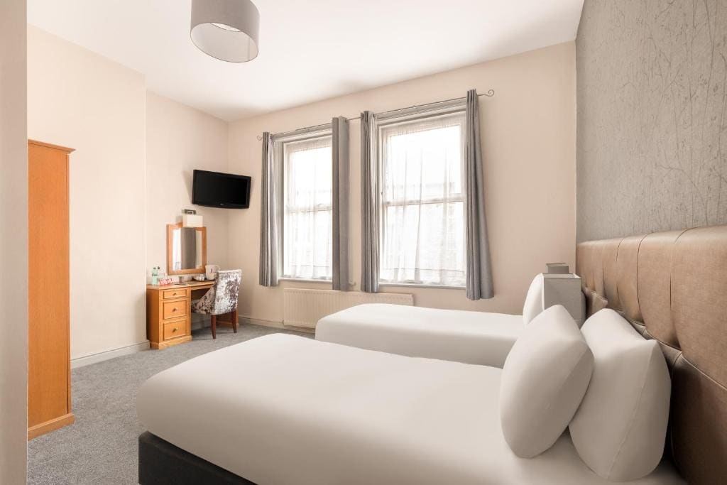 Superior Twin Room room - Image 2