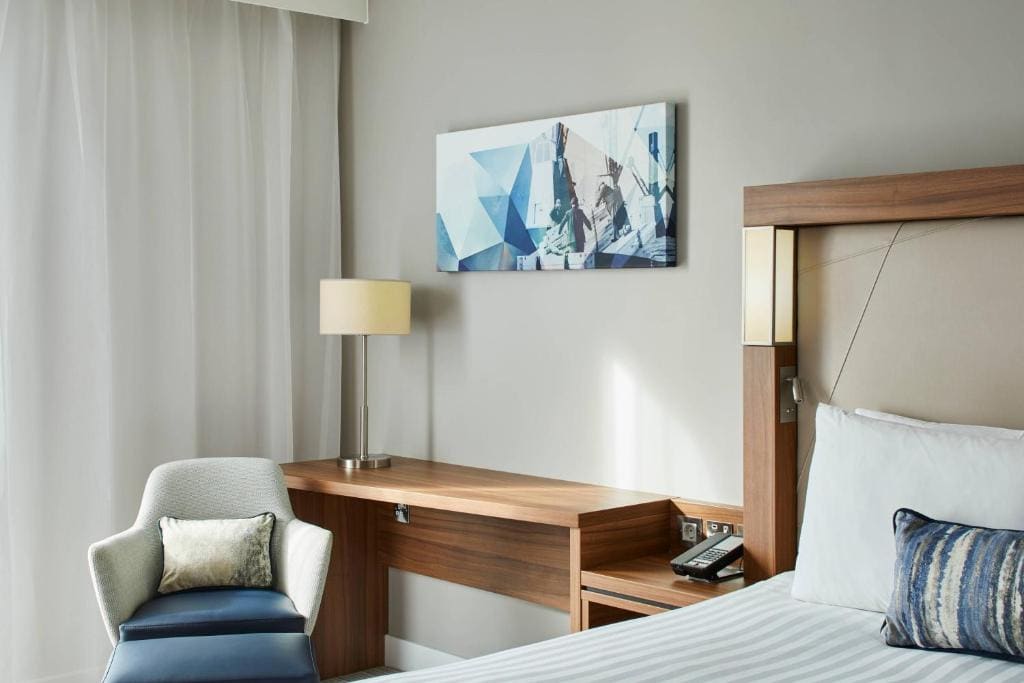 Guest Room, 1 King room - Image 1