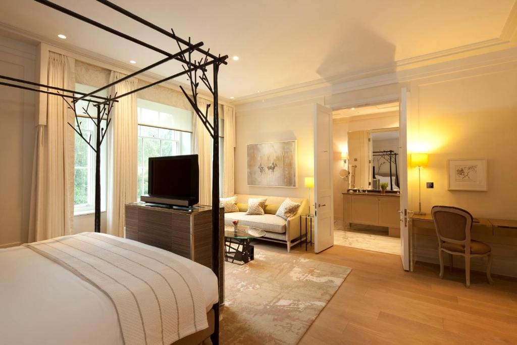 Deluxe King Room - Main Building room - Image 1