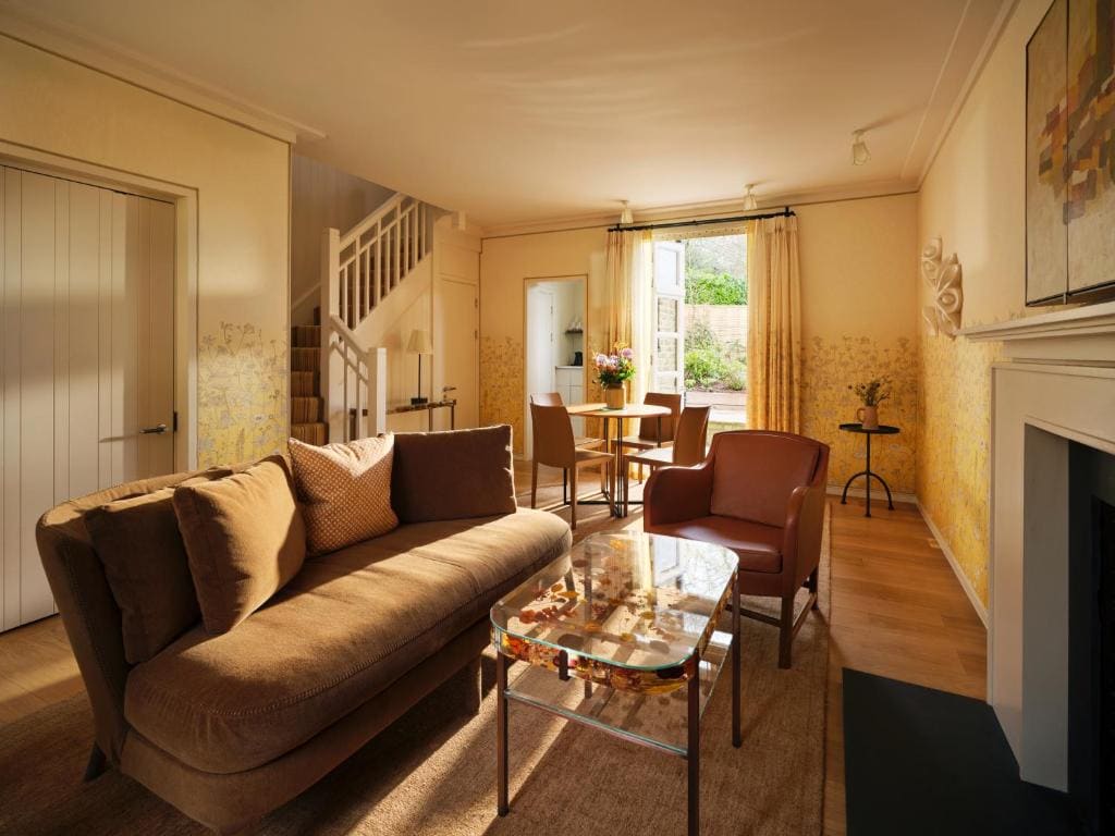 Farmer’s Cottage Suite room - Image 2
