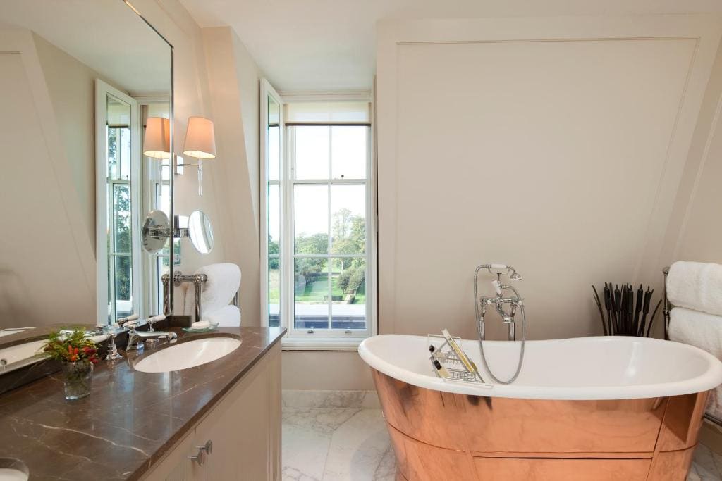 Premium Suite - Main Building room - Image 2