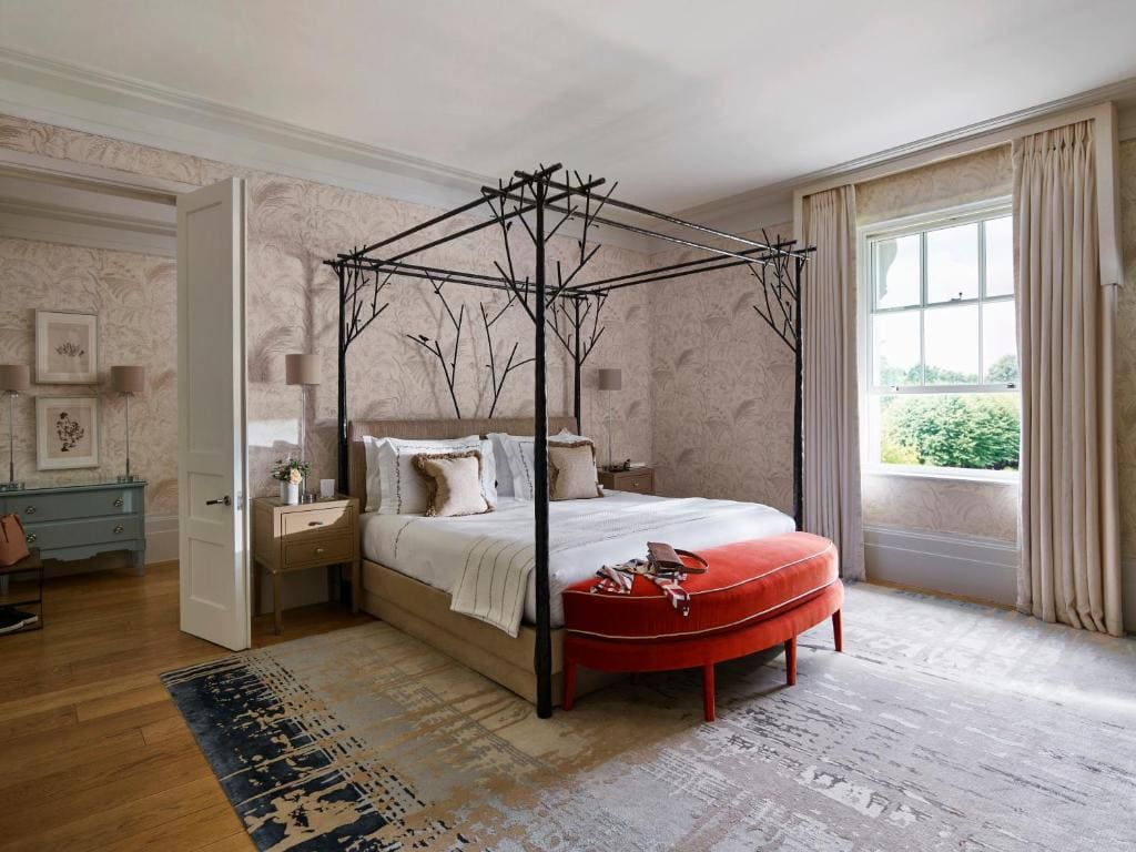 Executive Suite - Main Building room - Image 2