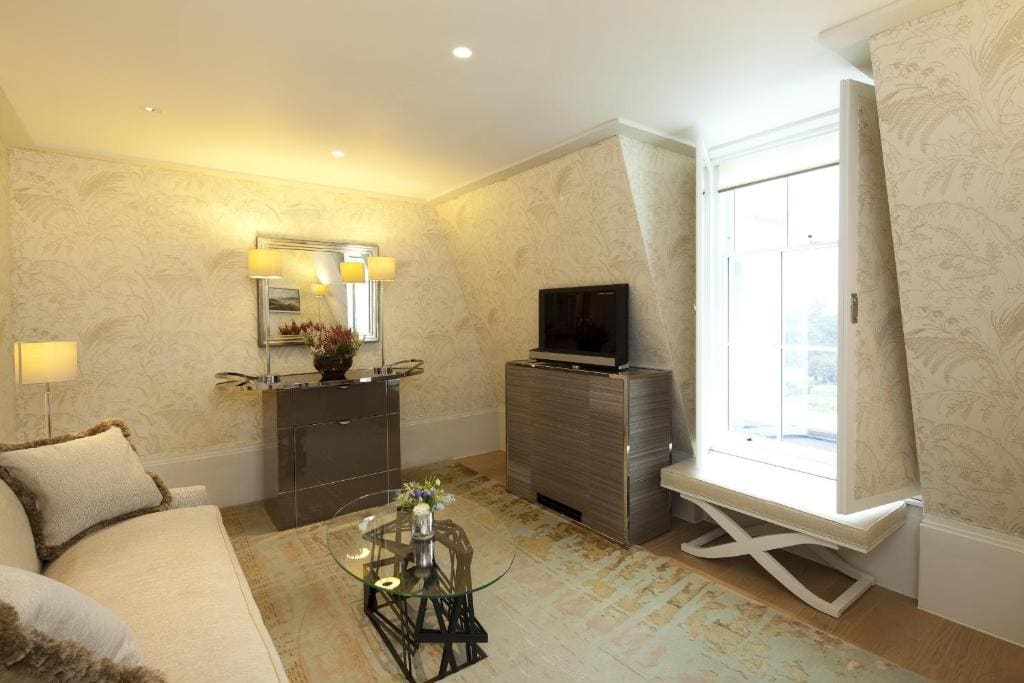 Executive Suite - Main Building room - Image 3