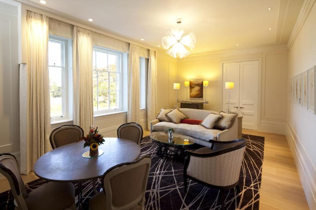 Premium Suite - Main Building room - Image 3
