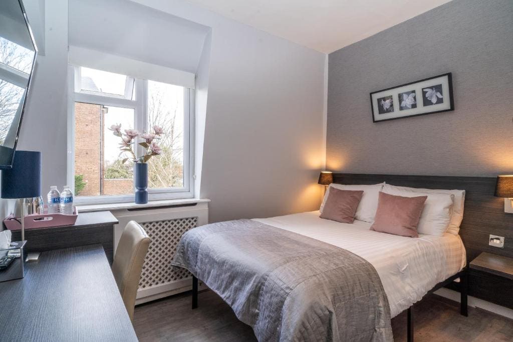 Small Double Room room - Image 1