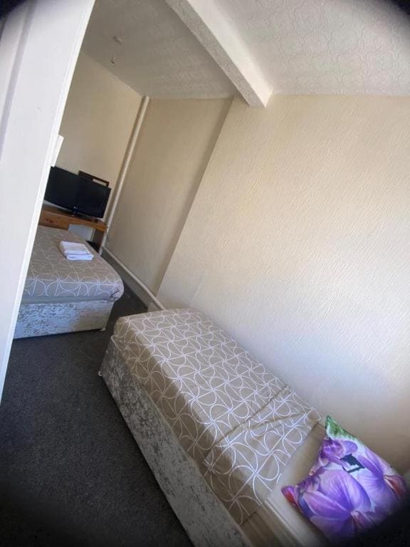 Triple Room with Private Bathroom room - Image 1