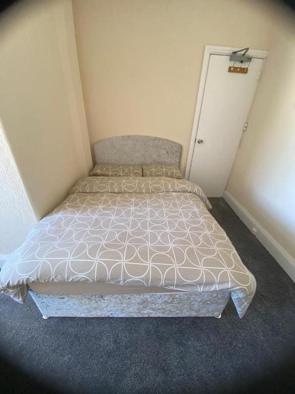 Triple Room with Private Bathroom room - Image 3