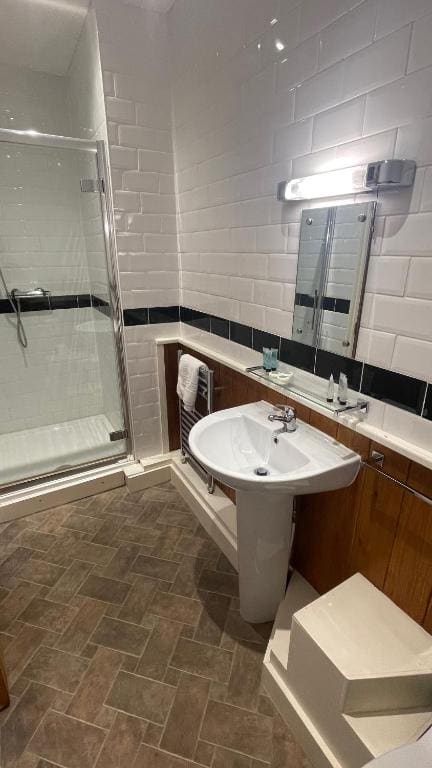 Superior Triple Room room - Image 1