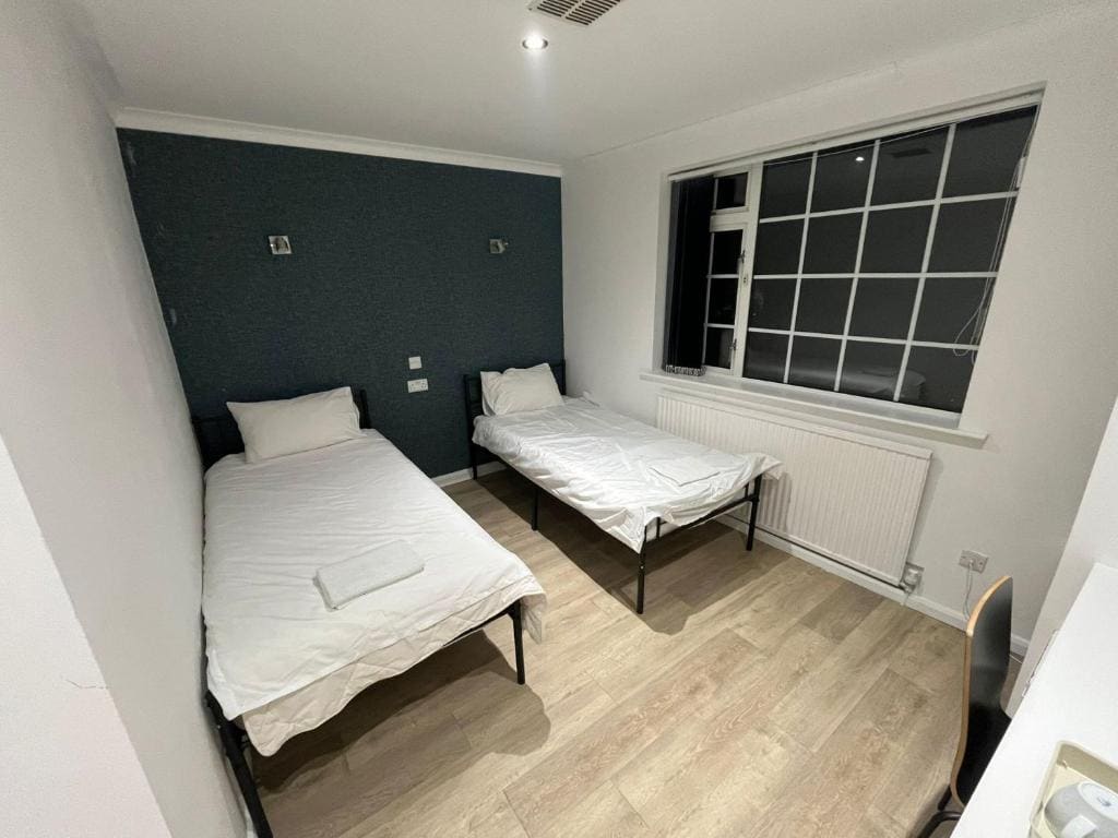 Deluxe Twin Room room - Image 3