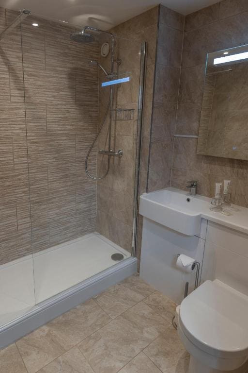 Standard Double Room with Golf View room - Image 3