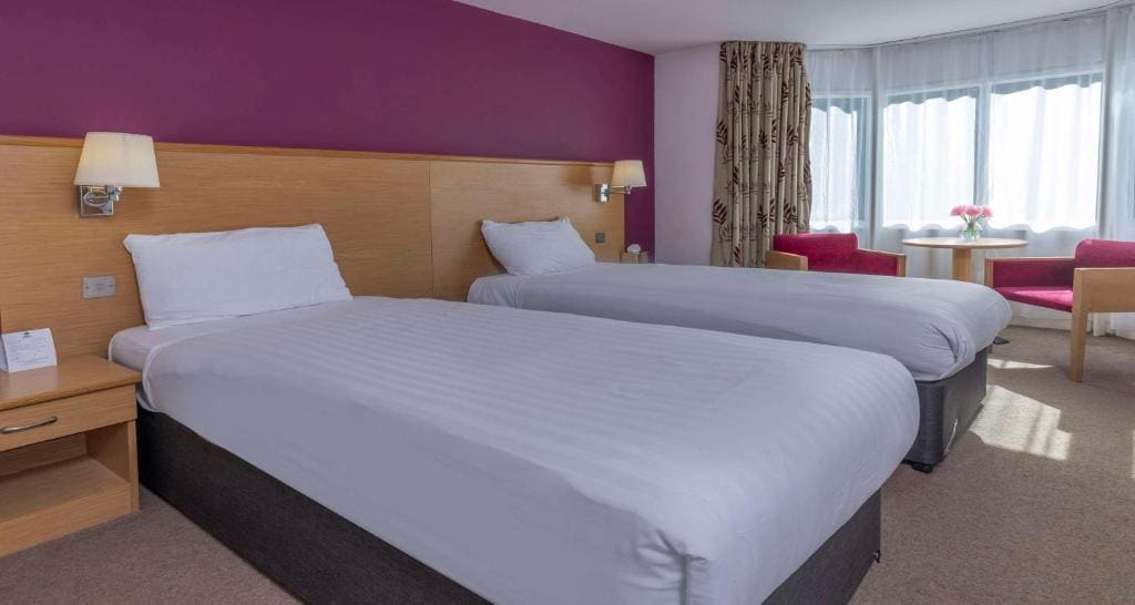 Standard Twin Room with Golf View room - Image 1