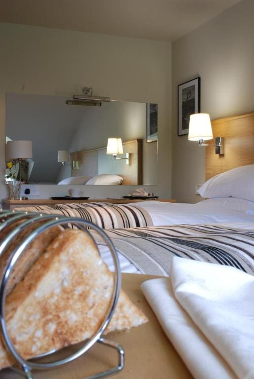 Family Twin Room with Golf View room - Image 1
