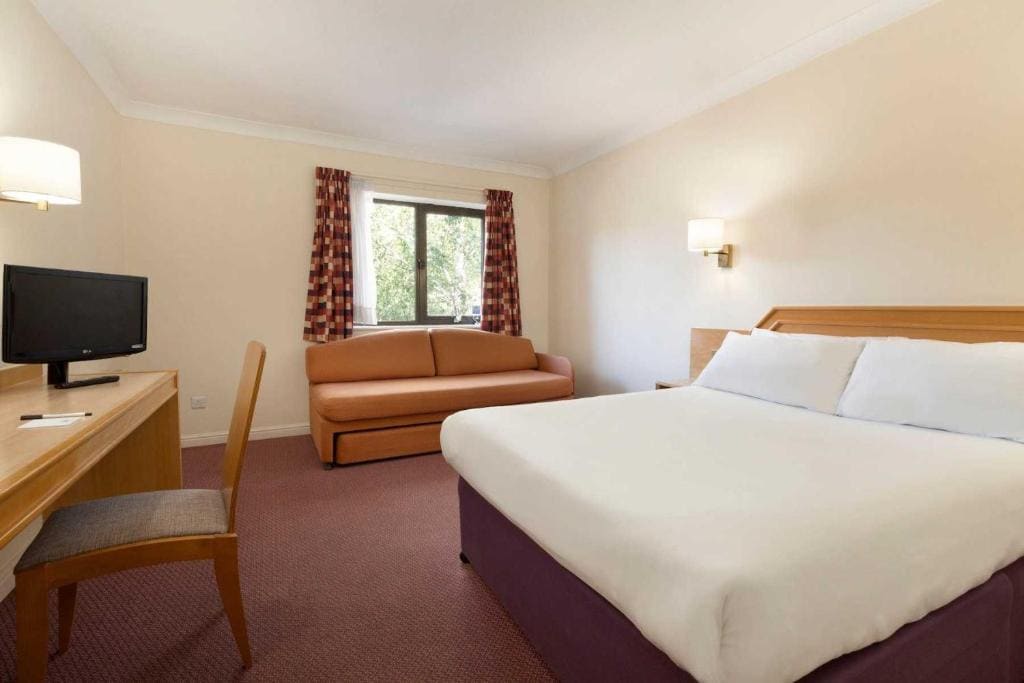 Double Room with Sofa Bed and Pull-out Bed room - Image 1