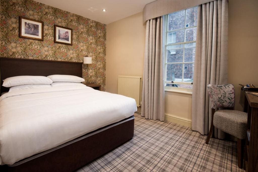 Double or Twin room with either sofa bed or bunks room - Image 3
