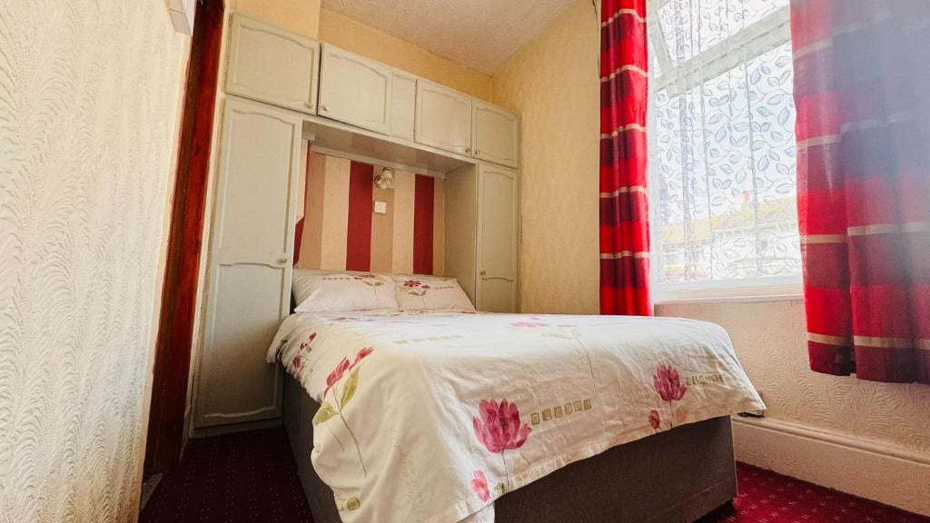 Double Room with Private Bathroom room - Image 3