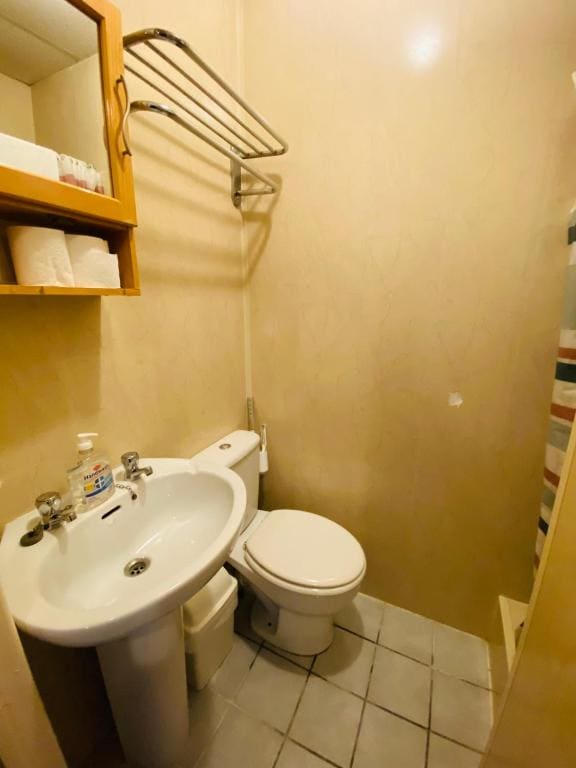 Double Room with Private Bathroom room - Image 1