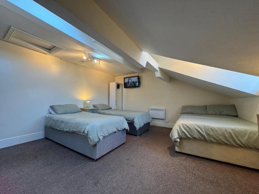 Family Room room - Image 3
