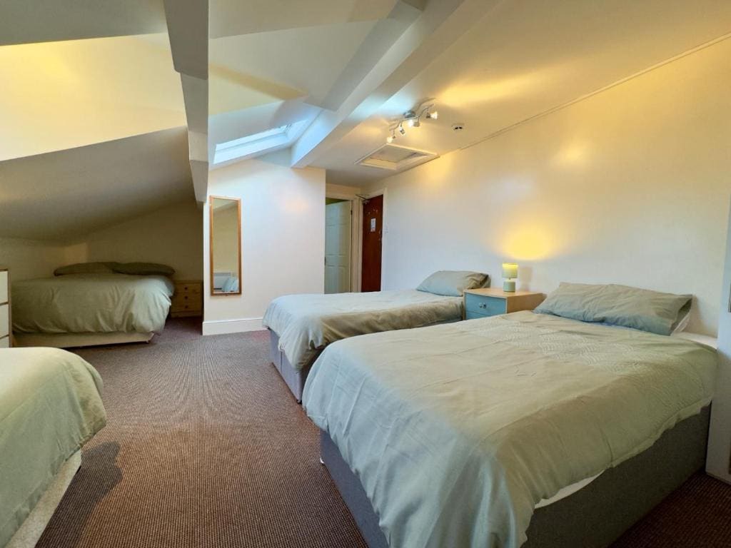 Family Room room - Image 1