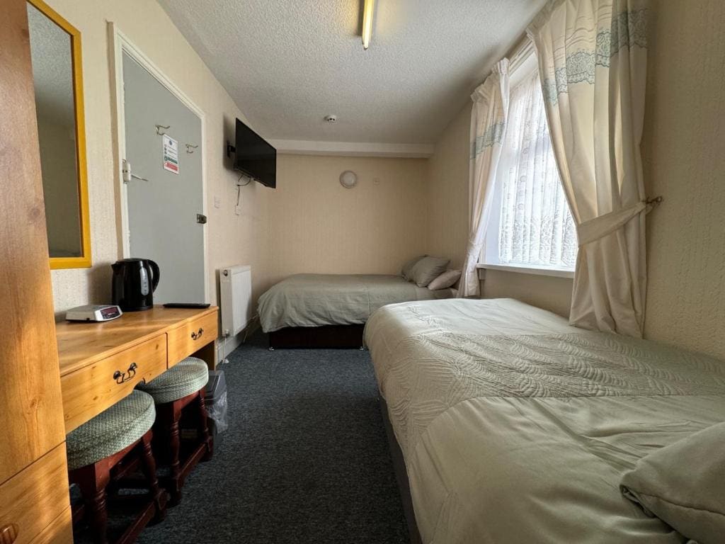Standard Triple Room room - Image 1